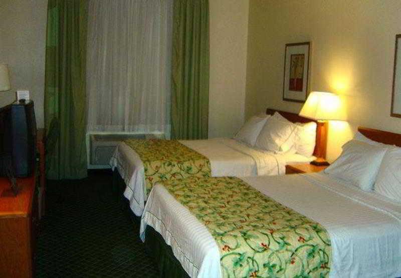 Fairfield Inn מונסי חדר תמונה